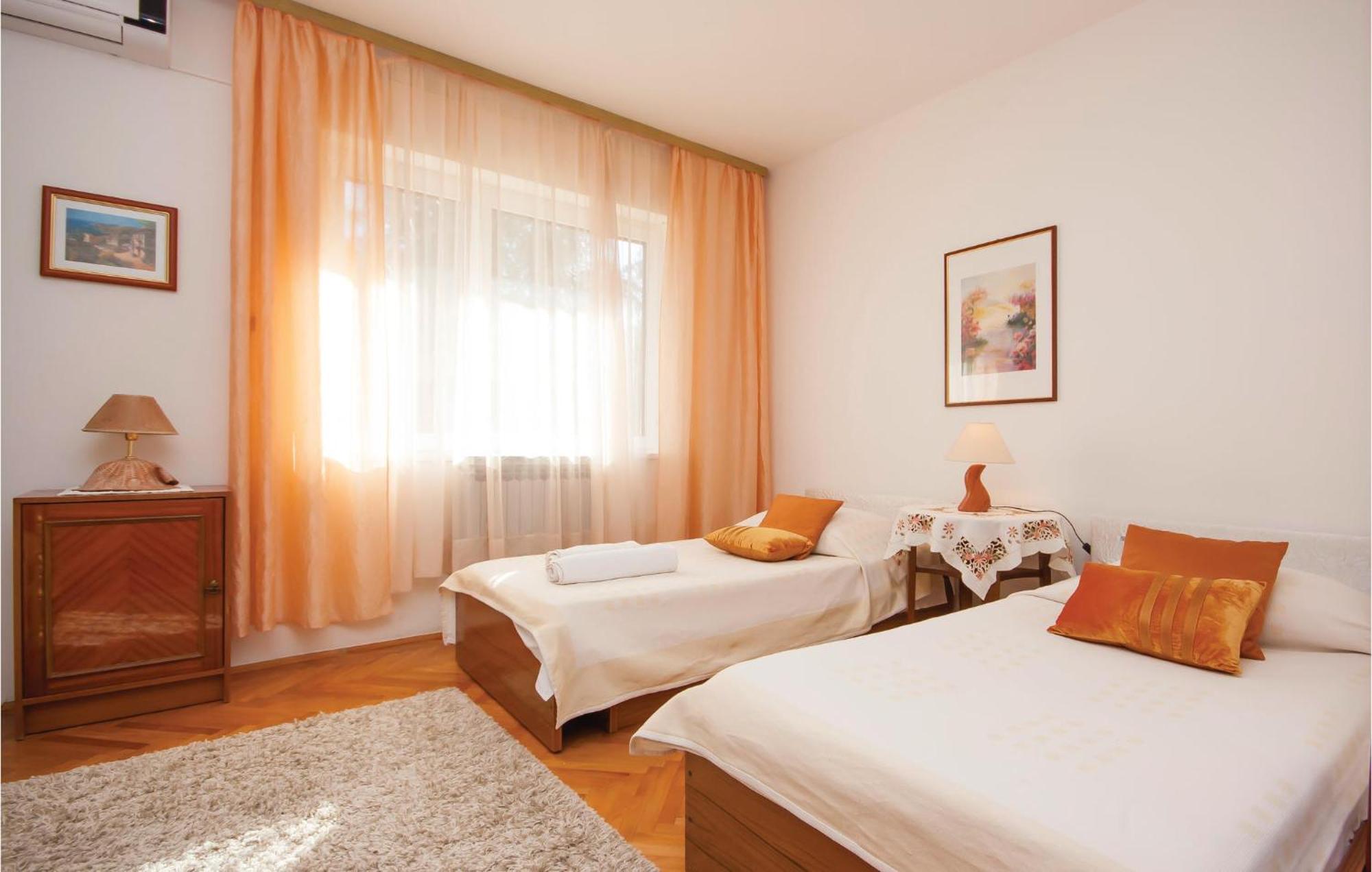Cozy Apartment In Brodarica With Wifi Extérieur photo