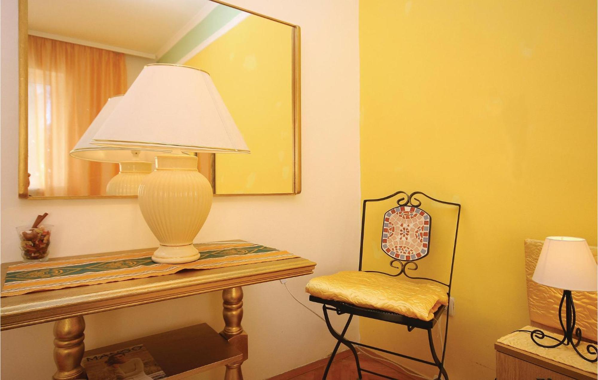 Cozy Apartment In Brodarica With Wifi Extérieur photo
